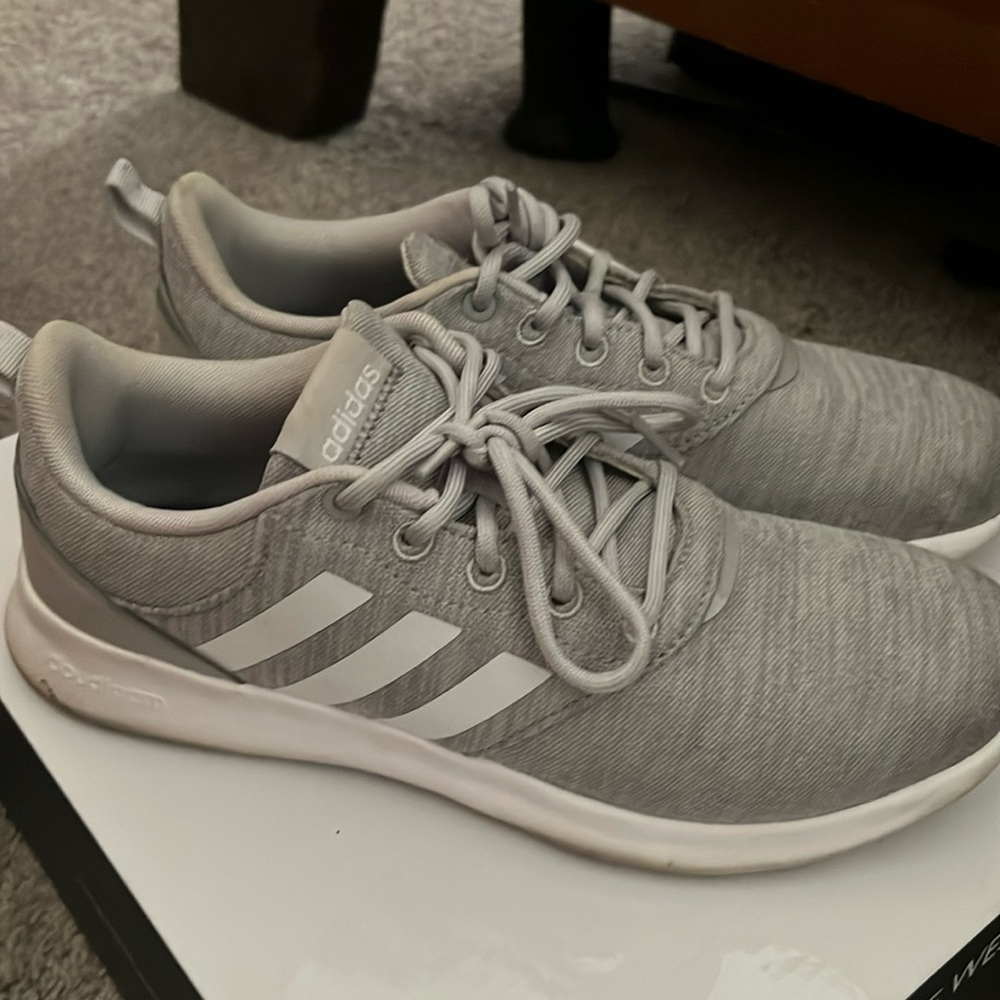 Women’s Size 7 Adidas Cloudfoam
